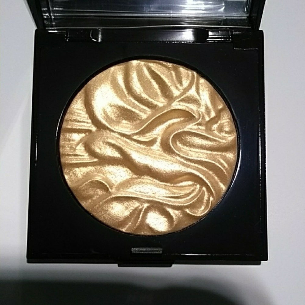 Laura Mercier Face Illuminator Highlighting Powder